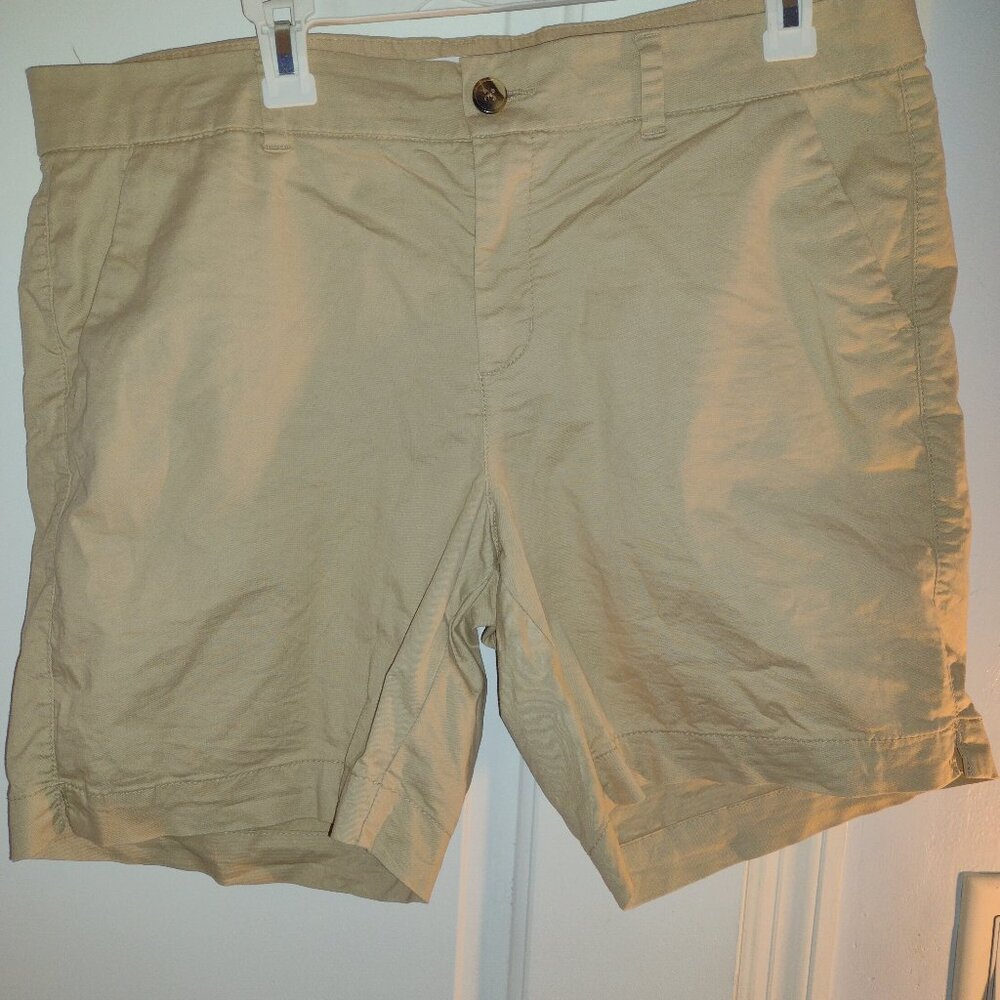 Old Navy lightweight stretch shorts size14 khaki color light